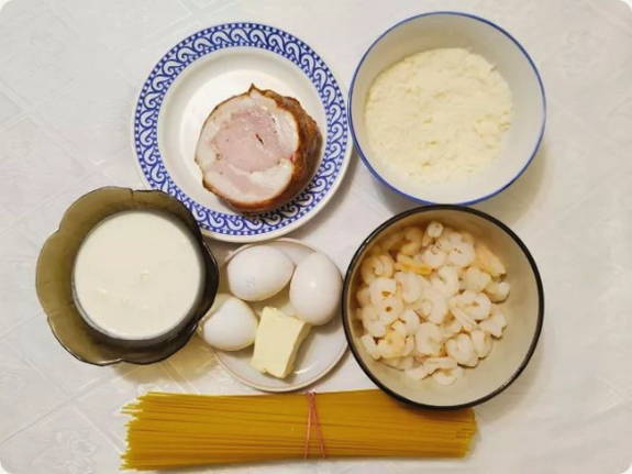 Паста карбонара с беконом и сливками классическая Паста карбонара с беконом и сливками классическая