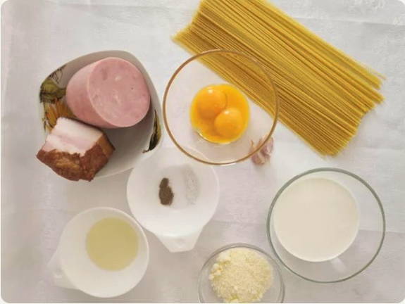 Паста карбонара с беконом и сливками классическая Паста карбонара с беконом и сливками классическая
