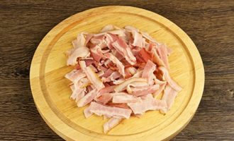 Паста карбонара с беконом и сливками классическая Паста карбонара с беконом и сливками классическая