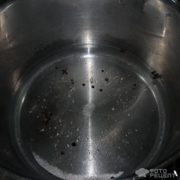 Рецепт: Малосольные огурчики с кабачками в горячем маринаде - Быстрый способ засолки малосольных огурцов горячим маринадом. С молодыми кабачками и чесноком. Рецепт: Малосольные огурчики с кабачками в горячем маринаде - Быстрый способ засолки малосольных огурцов горячим маринадом. С молодыми кабачками и чесноком.