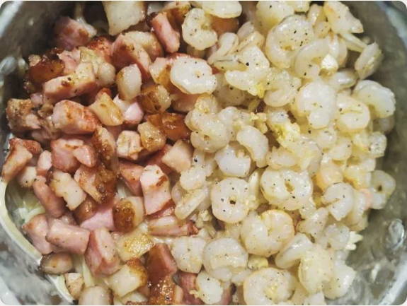 Паста карбонара с беконом и сливками классическая Паста карбонара с беконом и сливками классическая