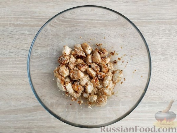Салат с индейкой, сладким перцем и кунжутом Салат с индейкой, сладким перцем и кунжутом