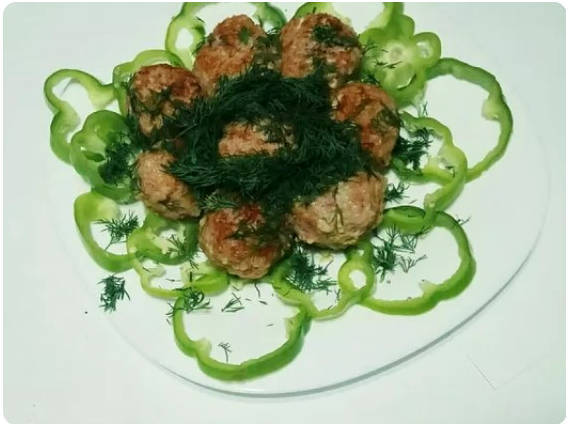 Ежики из фарша с рисом на сковороде с подливкой Ежики из фарша с рисом на сковороде с подливкой