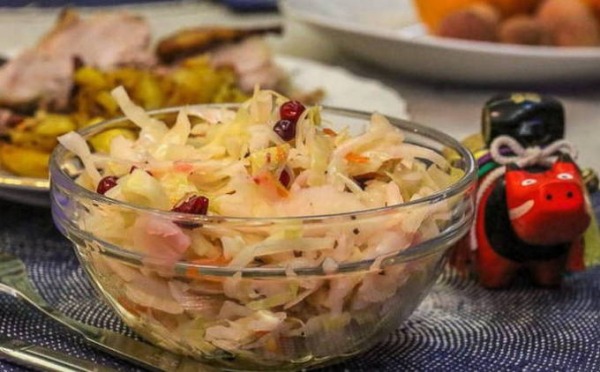 Сочная и хрустящая квашеная капуста — очень простой способ Сочная и хрустящая квашеная капуста — очень простой способ