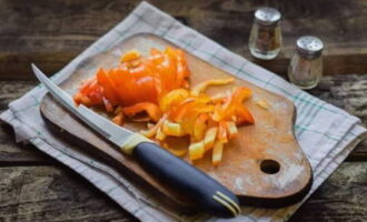 Тушеная капуста на сковороде классическая Тушеная капуста на сковороде классическая