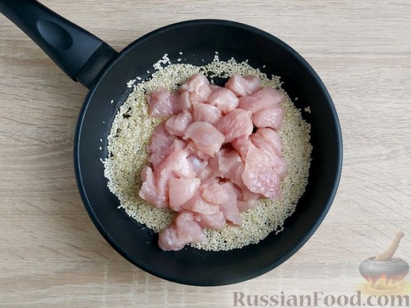 Салат с индейкой, сладким перцем и кунжутом Салат с индейкой, сладким перцем и кунжутом