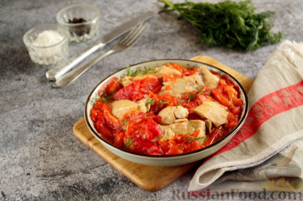 Тушеная курица с помидорами и сладким перцем Тушеная курица с помидорами и сладким перцем