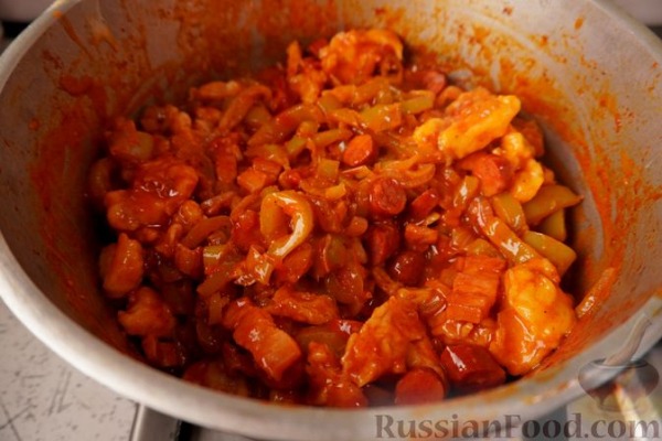 Лечо с колбасками и клёцками Лечо с колбасками и клёцками