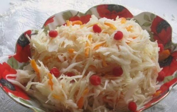 Сочная и хрустящая квашеная капуста — очень простой способ Сочная и хрустящая квашеная капуста — очень простой способ