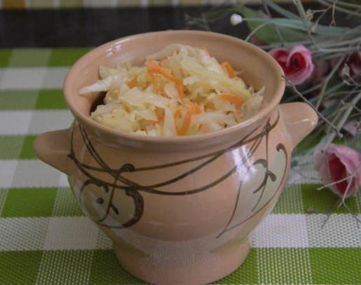Сочная и хрустящая квашеная капуста — очень простой способ Сочная и хрустящая квашеная капуста — очень простой способ