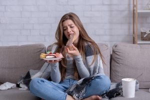 Тревожным противопоказаны: диетолог рассказала, какие продукты разрушают психику