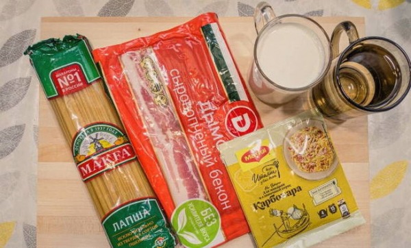 Паста карбонара с беконом и сливками классическая Паста карбонара с беконом и сливками классическая