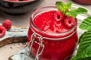 Друг сердца, враг зубов: неожиданные минусы малинового варенья