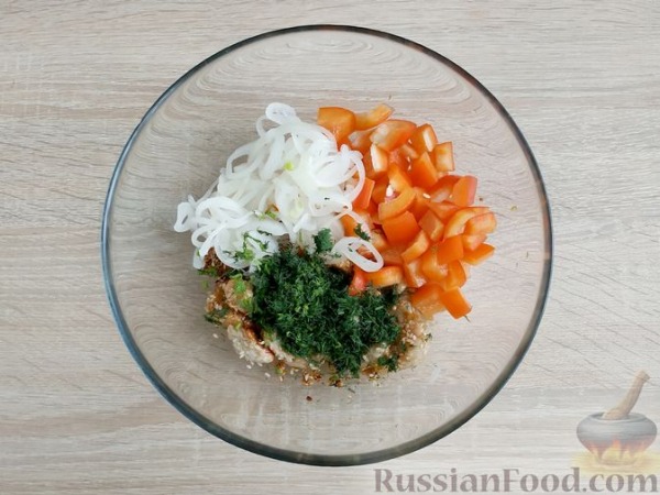 Салат с индейкой, сладким перцем и кунжутом Салат с индейкой, сладким перцем и кунжутом