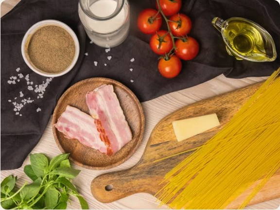 Паста карбонара с беконом и сливками классическая Паста карбонара с беконом и сливками классическая