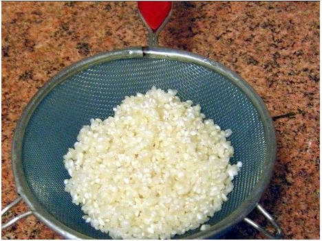 Ежики из фарша с рисом на сковороде с подливкой Ежики из фарша с рисом на сковороде с подливкой