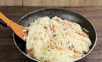 Паста карбонара с беконом и сливками классическая Паста карбонара с беконом и сливками классическая