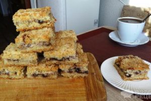 Рецепт: Насыпной творожный пирог с орехами — быстро , вкусно и много…
