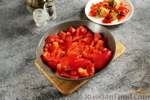 Тушеная курица с помидорами и сладким перцем Тушеная курица с помидорами и сладким перцем