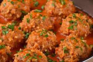 Ежики из фарша с рисом на сковороде с подливкой
