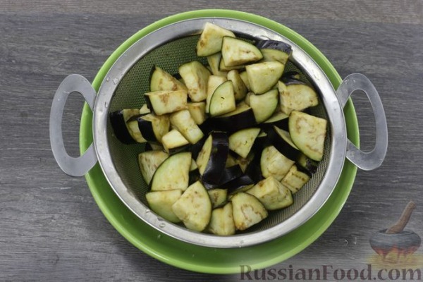 Закуска из запечённых баклажанов с базиликом и чесноком Закуска из запечённых баклажанов с базиликом и чесноком