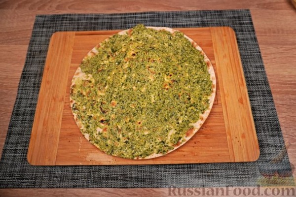 Гирос с красной рыбой и соусом песто Гирос с красной рыбой и соусом песто