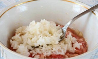 Ежики из фарша с рисом на сковороде с подливкой Ежики из фарша с рисом на сковороде с подливкой