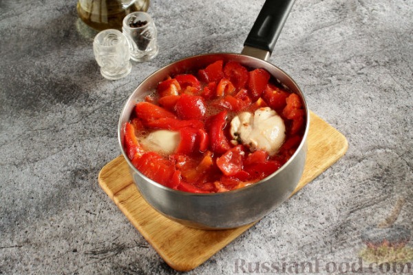 Тушеная курица с помидорами и сладким перцем Тушеная курица с помидорами и сладким перцем