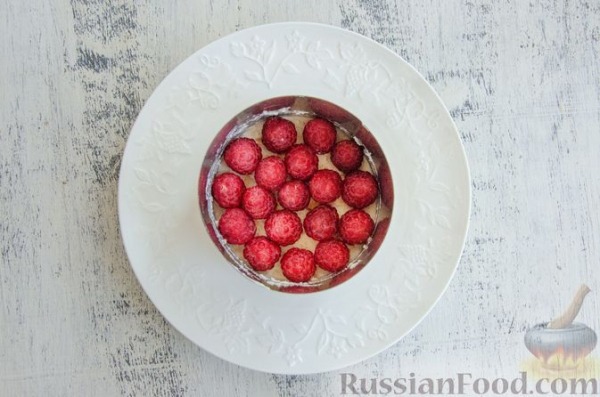 Десерт из творога, с малиной и печеньем Десерт из творога, с малиной и печеньем