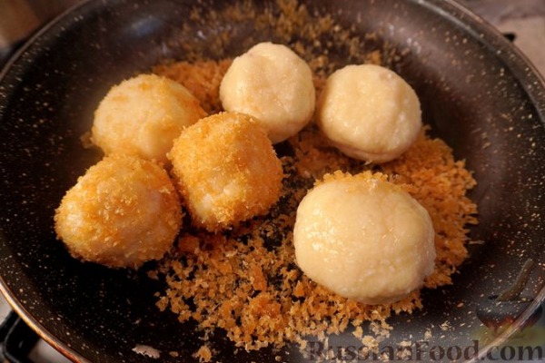 Творожные клёцки (турогомбоц) с персиками Творожные клёцки (турогомбоц) с персиками