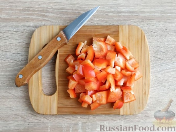 Салат с индейкой, сладким перцем и кунжутом Салат с индейкой, сладким перцем и кунжутом