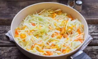 Тушеная капуста на сковороде классическая Тушеная капуста на сковороде классическая