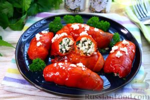 Рулетики из запечённого перца с брынзой и зеленью