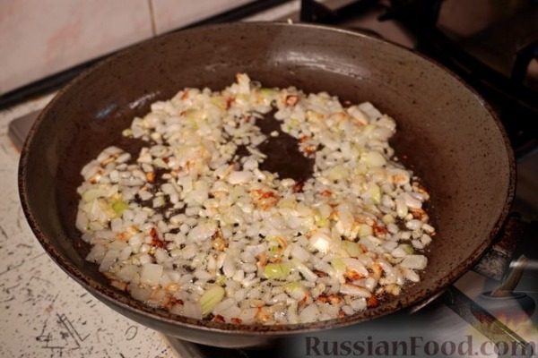 Пирог из теста фило, анчоусов, шпината и феты (пита ме гавро)