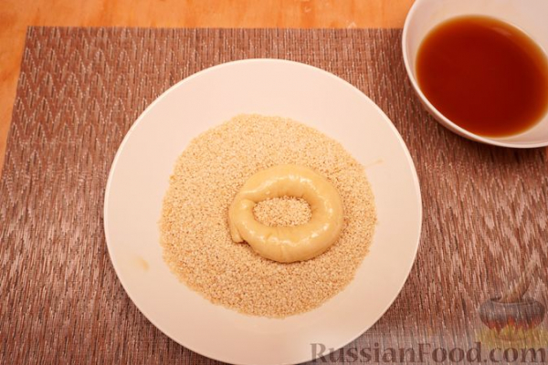 Масляные симиты в кунжуте Масляные симиты в кунжуте