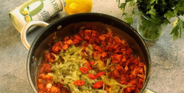 Солянка с колбасой и картошкой классическая Солянка с колбасой и картошкой классическая