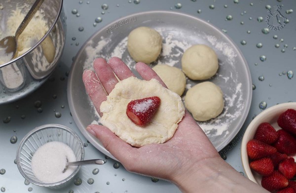 Пончики с клубникой Пончики с клубникой