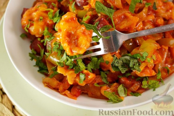 Лечо с колбасками и клёцками Лечо с колбасками и клёцками