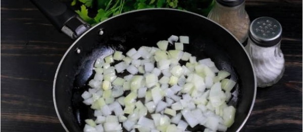 Паста карбонара с беконом и сливками классическая Паста карбонара с беконом и сливками классическая