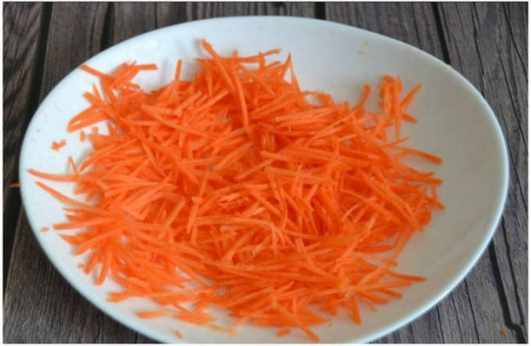Ежики из фарша с рисом на сковороде с подливкой Ежики из фарша с рисом на сковороде с подливкой