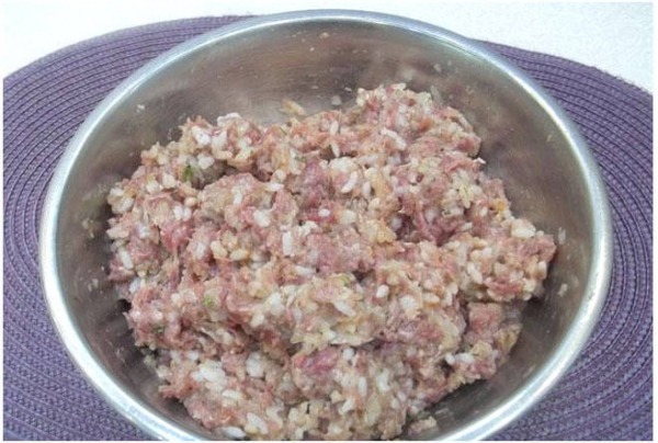 Ежики из фарша с рисом на сковороде с подливкой Ежики из фарша с рисом на сковороде с подливкой
