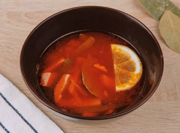 Солянка с колбасой и картошкой классическая Солянка с колбасой и картошкой классическая