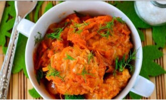 Ежики из фарша с рисом на сковороде с подливкой Ежики из фарша с рисом на сковороде с подливкой