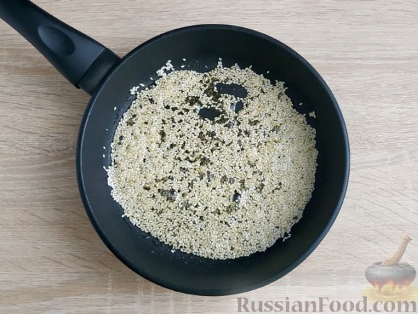 Салат с индейкой, сладким перцем и кунжутом Салат с индейкой, сладким перцем и кунжутом