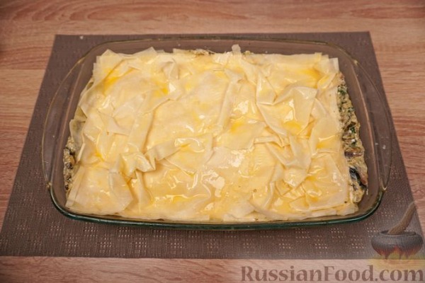 Пирог из теста фило, анчоусов, шпината и феты (пита ме гавро)