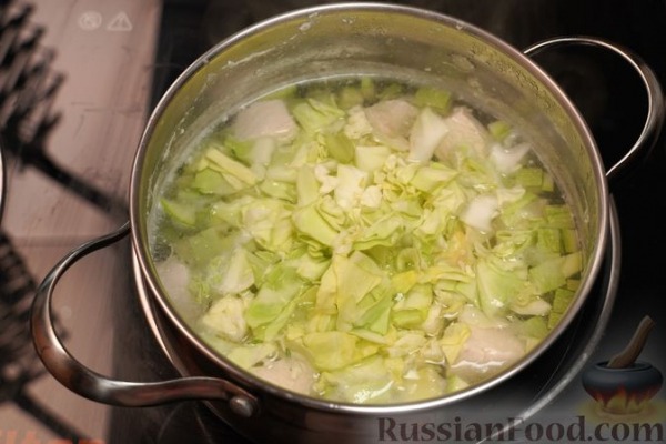 Красный борщ с кабачками и куриным филе Красный борщ с кабачками и куриным филе