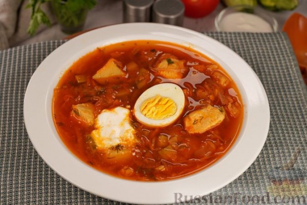 Красный борщ с кабачками и куриным филе Красный борщ с кабачками и куриным филе