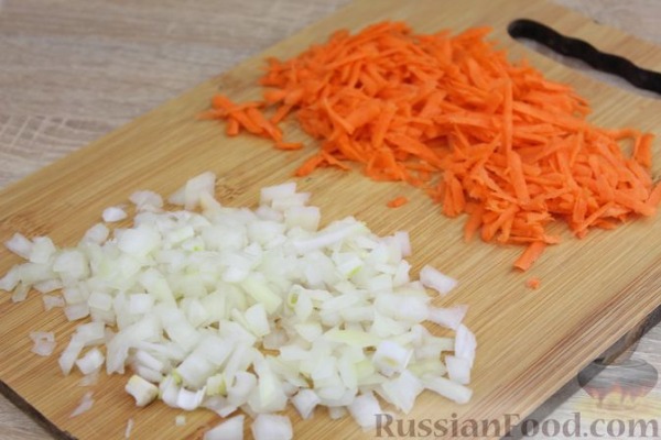 Красный борщ со свиными рёбрами, квашеной капустой и кукурузой Красный борщ со свиными рёбрами, квашеной капустой и кукурузой