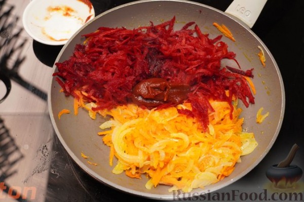 Красный борщ с кабачками и куриным филе Красный борщ с кабачками и куриным филе