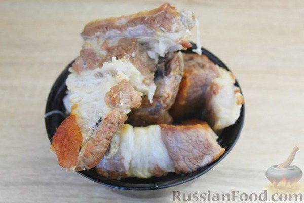 Красный борщ со свиными рёбрами, квашеной капустой и кукурузой Красный борщ со свиными рёбрами, квашеной капустой и кукурузой